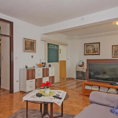 Apartment Sweet Place